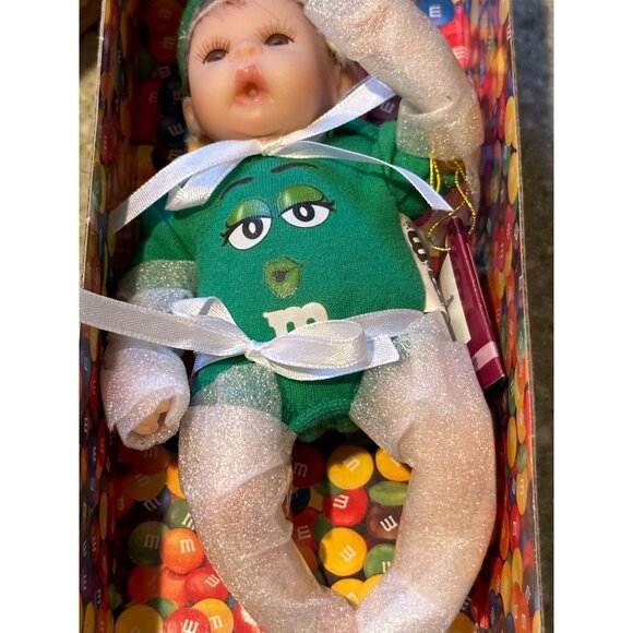 Ashton Drake Galleries "I Melt For No One" M&Ms Melt In Your Heart Vinyl Doll - Picture 4 of 9
